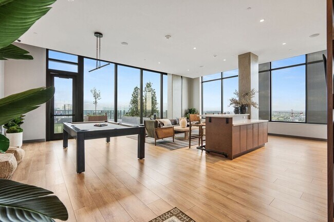 Building Photo - 1212 Demonbreun St