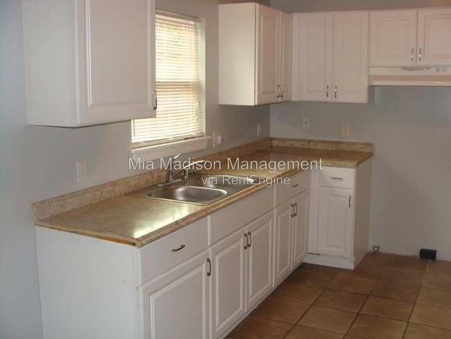 Building Photo - 319 W 31st St