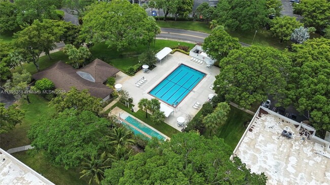 Building Photo - 3850 Oaks Clubhouse Dr