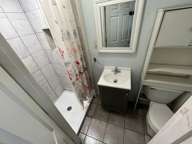 Building Photo - 1 Bedroom W/ Loft Area