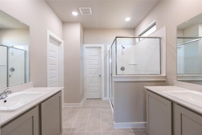 Building Photo - 712 Melody Hl Dr