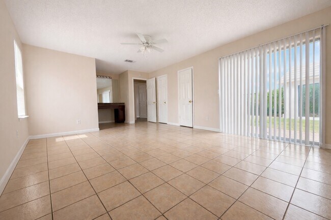 Building Photo - 2210 Sunset Trail