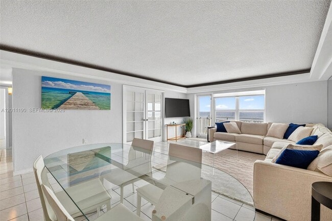 Building Photo - 3000 E Sunrise Blvd