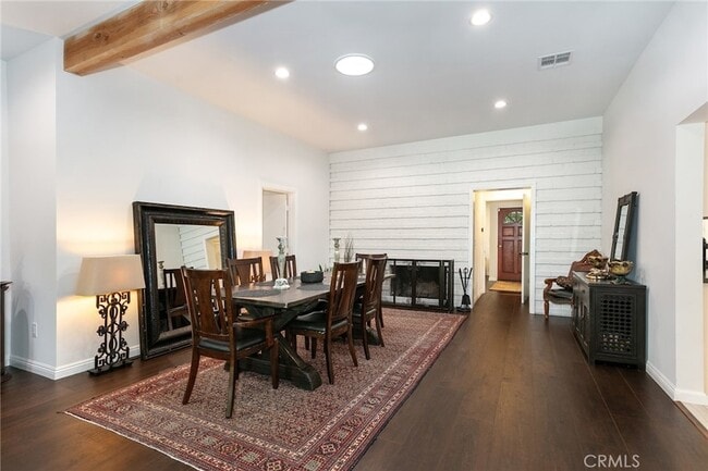 Building Photo - 5825 Fulton Ave