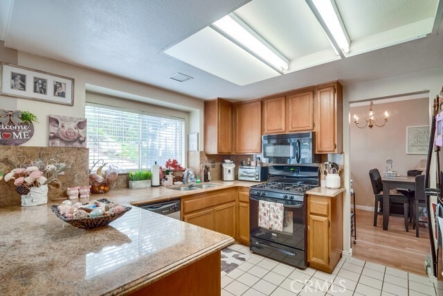 Building Photo - 1032 Smoketree Dr