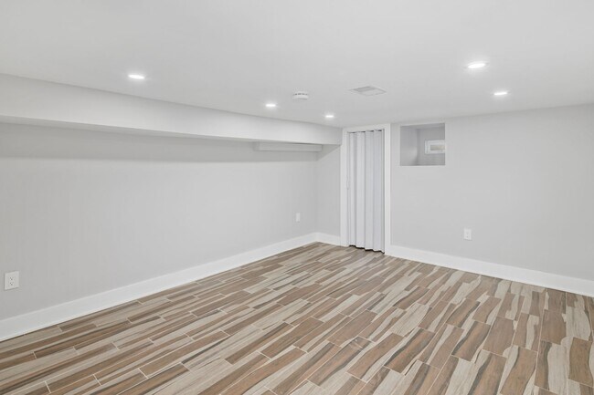 Building Photo - Modern Brewerytown Home