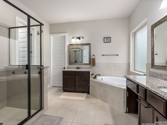 Building Photo - 1714 Kosmas Dr