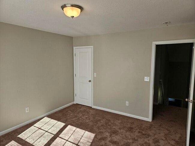 Building Photo - Chapin Home