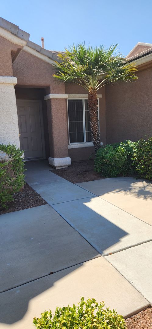 Building Photo - FRESHLY PAINTED 2 Bedroom Patio Home in Ag...