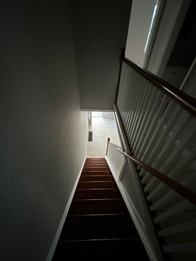 Building Photo - 24 E Abbottsford Ave