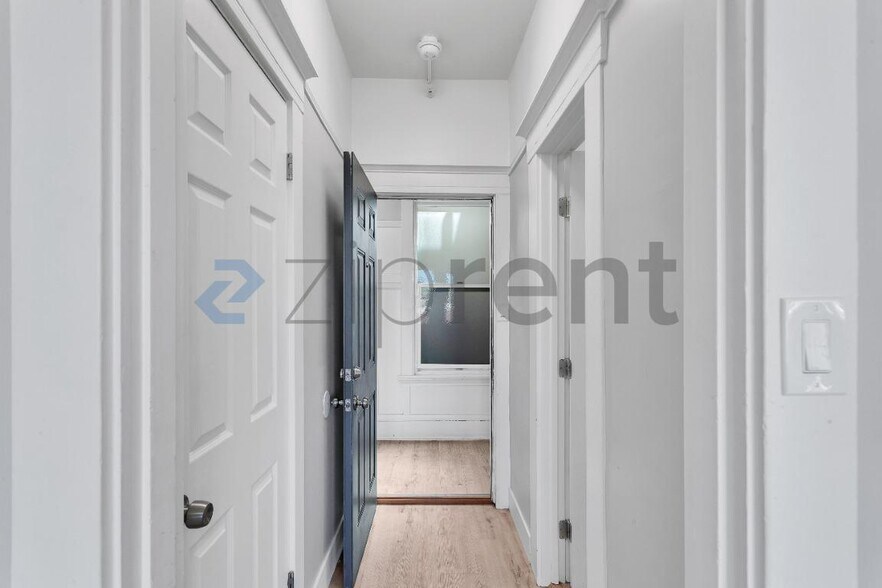 Building Photo - Unit 410