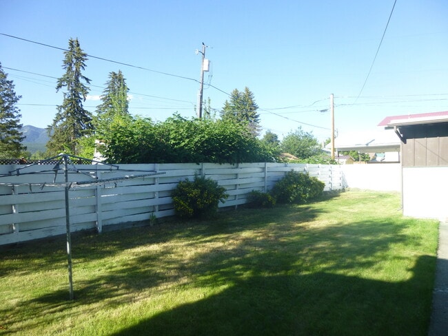 Building Photo - 2Bed 1Bath Whitefish Downtown Home