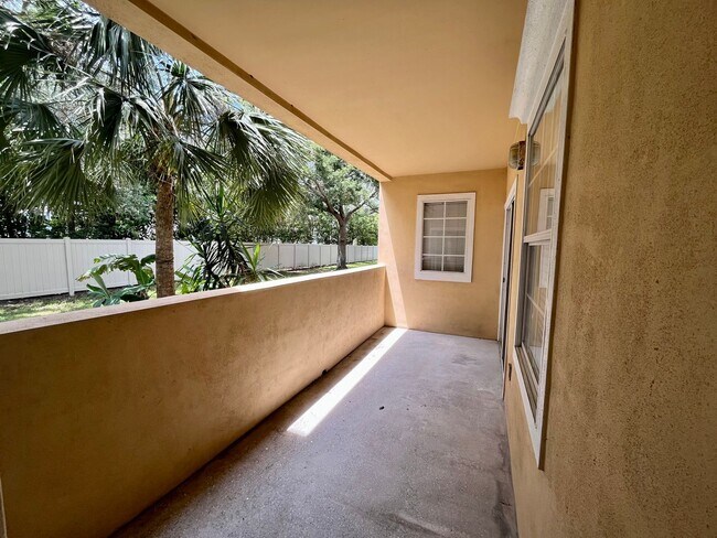 Building Photo - 3/2 unit becoming available June 1st for an annual lease