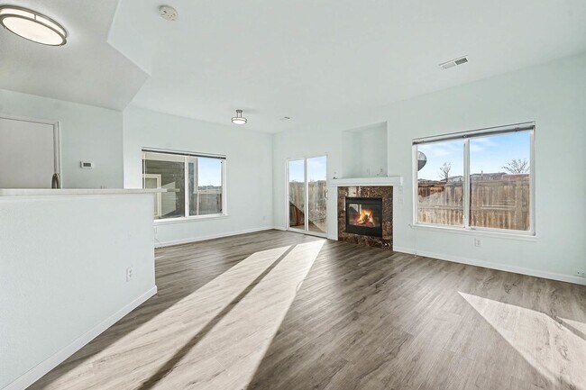 Building Photo - End Unit 3 Bedroom 2 Bath Townhome in Commerce City!