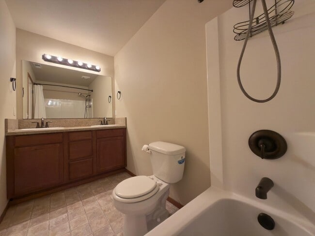 Building Photo - 1316 Robie Ln