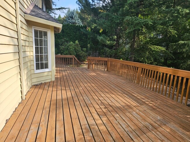 Building Photo - TRADITIONAL HOME IN PALISADES NEIGHBORHOOD...