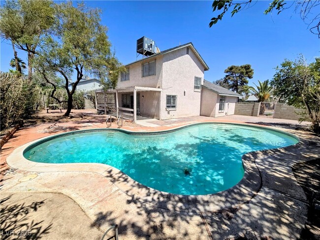 Primary Photo - 3541 Bronco Rd