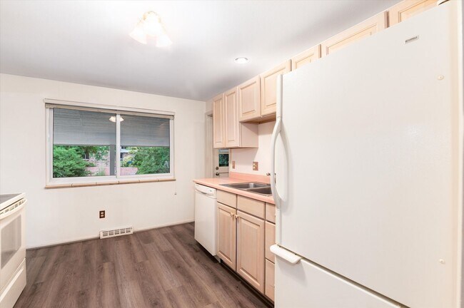 Building Photo - Vintage 5 bed Home in Green Mountain Estat...