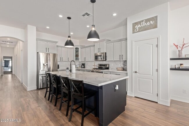 Building Photo - 8414 W Northview Ave