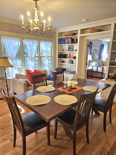 Dining room - 814 S Henderson St