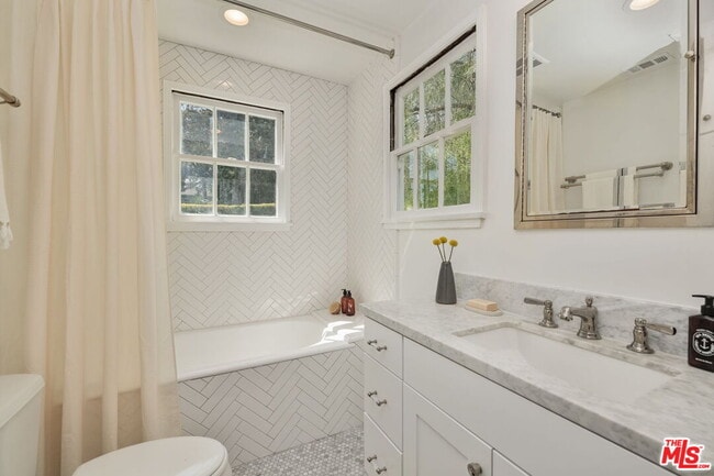 Building Photo - 234 N Ridgewood Pl