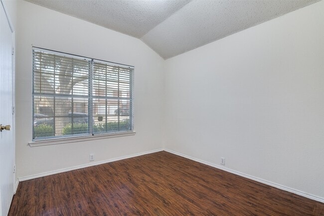 Building Photo - 206 Trenton Dr