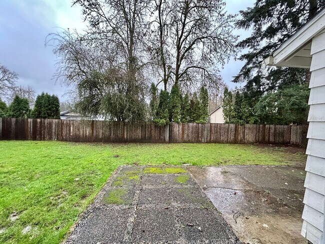 Building Photo - Timeless 5 Bed, 2.5 Bath Home - SW Beaverton