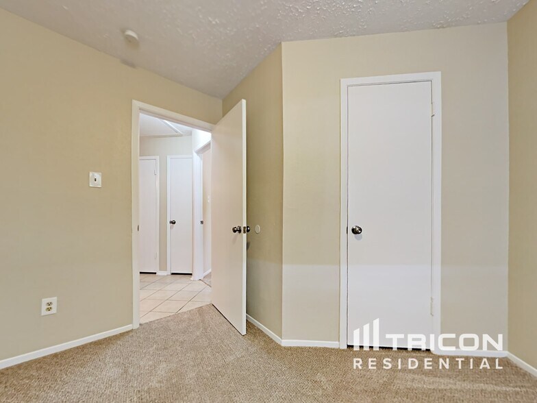 Building Photo - 9515 Denbridge Dr
