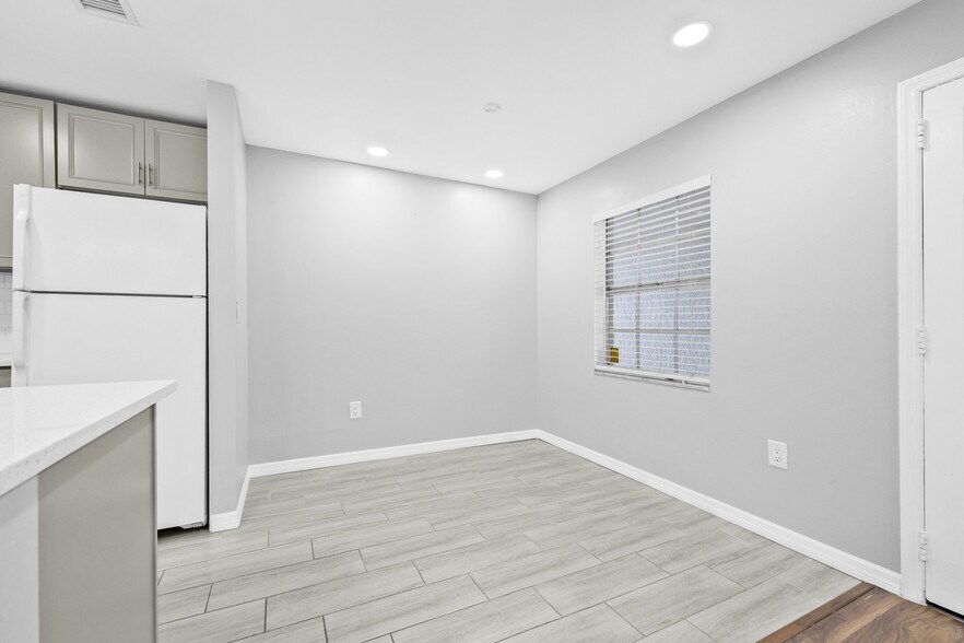 Building Photo - 4325 Aegean Dr