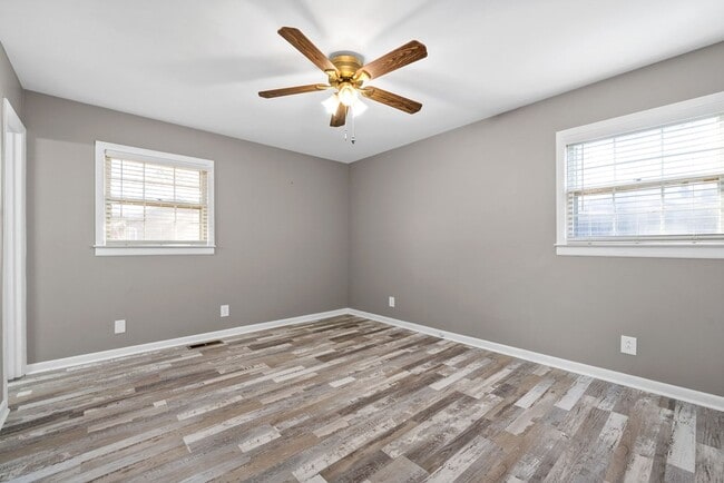 Building Photo - 329 Donna Dr
