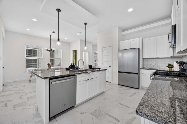 Building Photo - 2926 El Fenice Ln