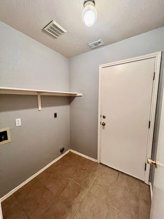 Building Photo - Steeds Crossing / One Story / 3 bedrooms, 2 bath, 2 living / Pflugerville ISD