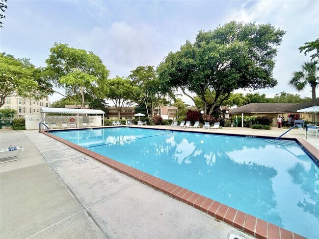 Building Photo - 3800 Oaks Clubhouse Dr