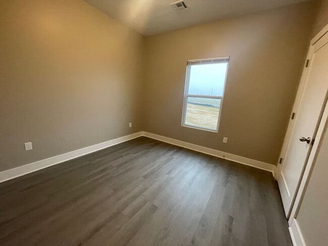 Building Photo - 9333/35 E Wassall