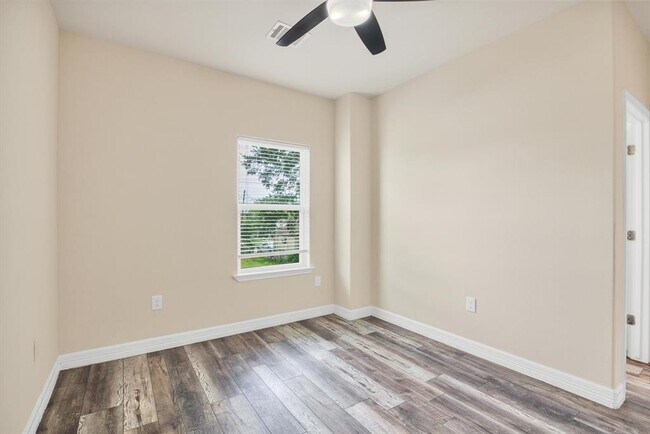 Building Photo - 6605 Avenue O