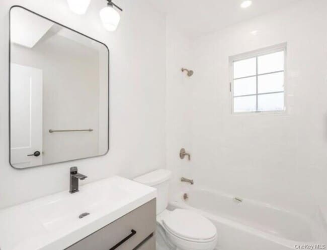 Building Photo - 142 Maple Ave