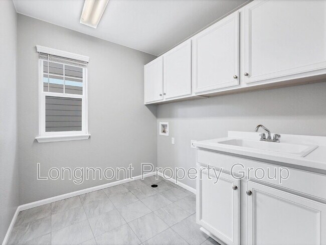 Building Photo - 256 Western Sky Cir