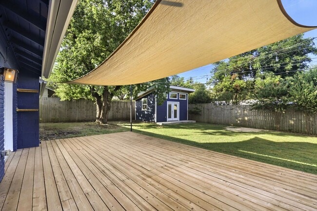Building Photo - 5716 Wellington Dr
