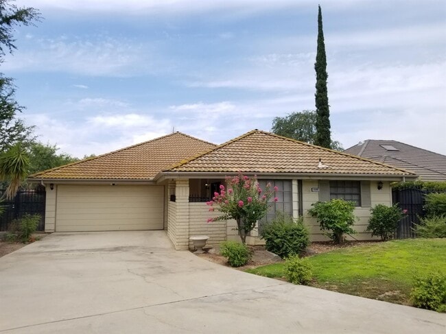 Building Photo - 1694 W Bullard Ave