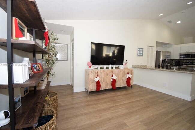 Building Photo - 794 San Remo Dr