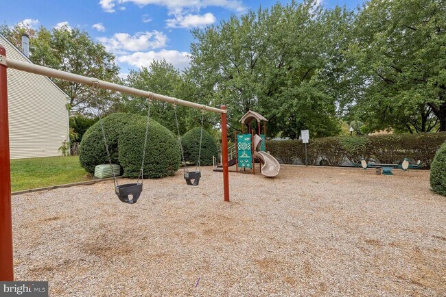 Building Photo - 303 Palmspring Dr