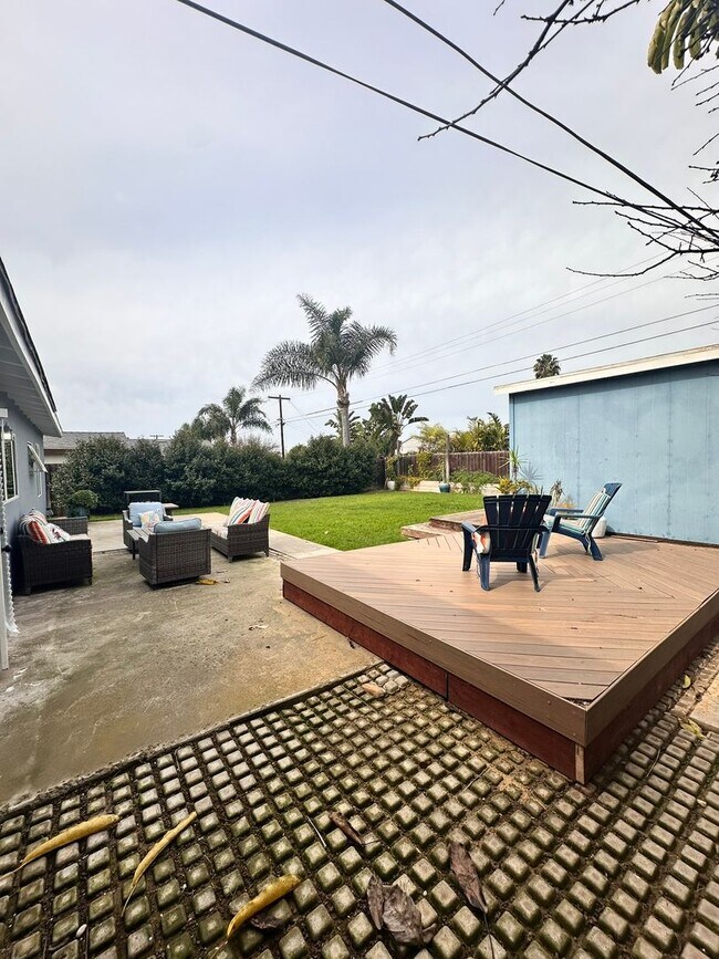 Building Photo - Don't miss out - Single family home close to the beach - LARGE yard, 2 bed 1 bath with bonus studio