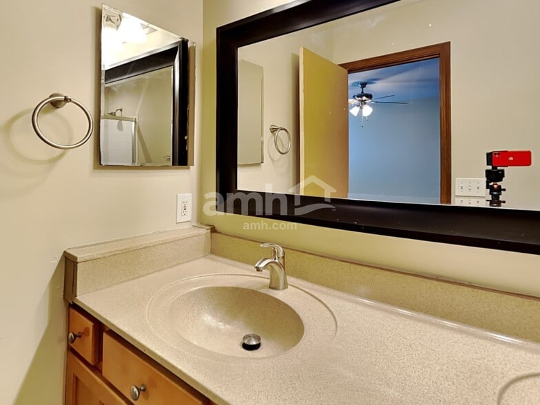 Building Photo - 5923 Aquamarine Dr