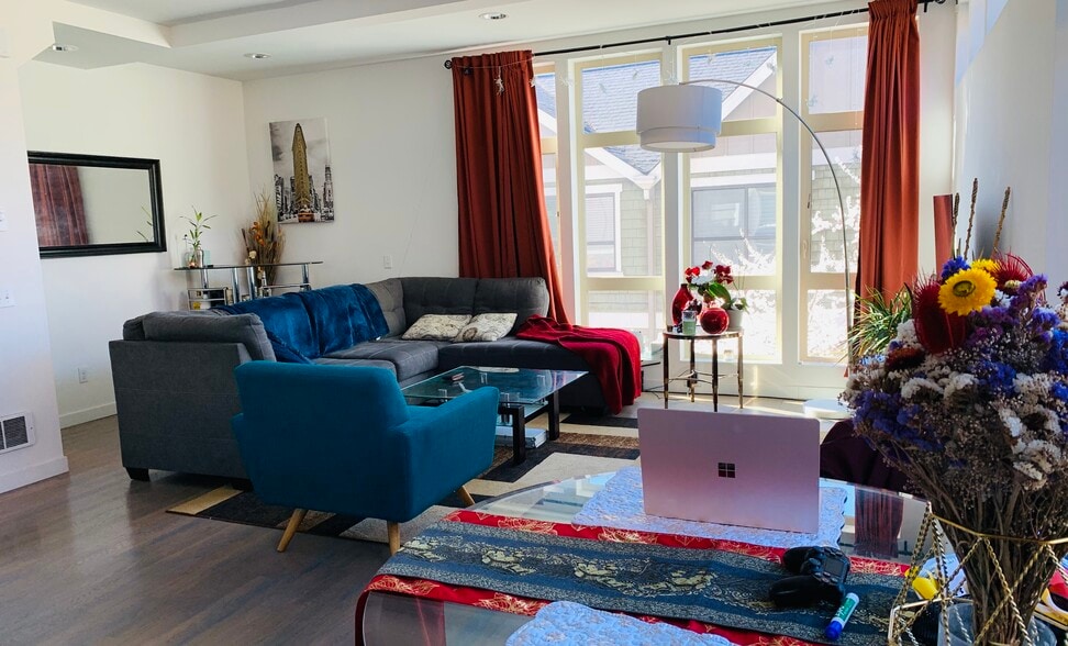 Building Photo - 829 19th Ave S