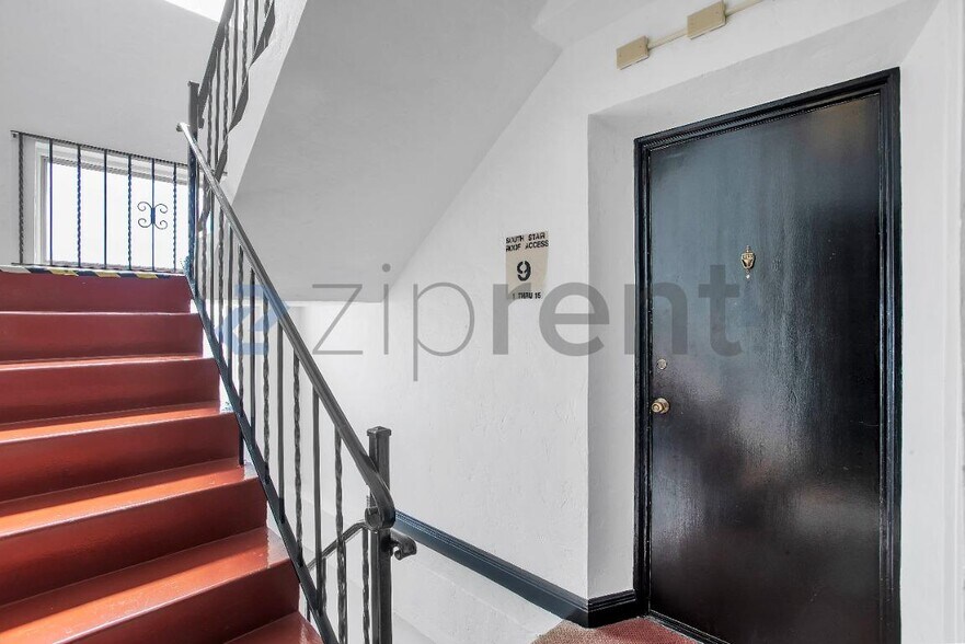 Building Photo - Unit 915