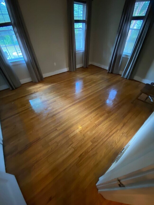 Building Photo - 2615 Cooper Ave