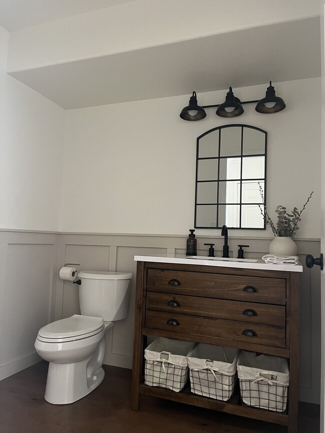 Building Photo - 4565 Lucerne Ave