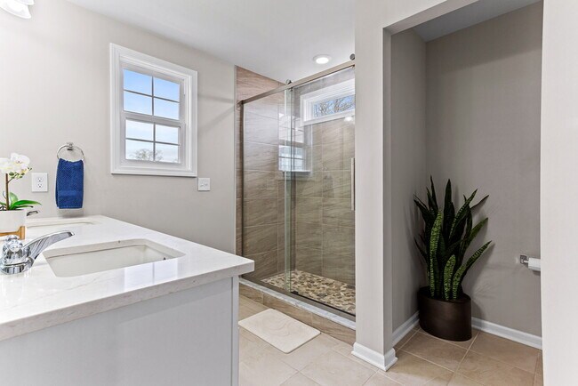 Building Photo - 1675 Addison Cir
