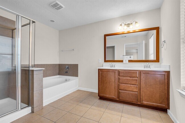 Building Photo - 6719 Path Way Ct