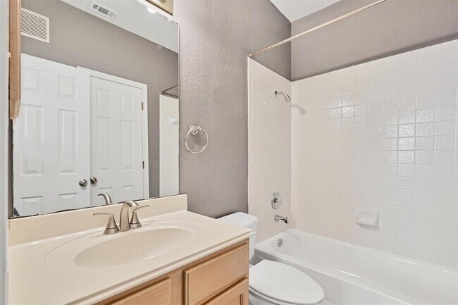 Building Photo - 2100 Pipers Field Dr